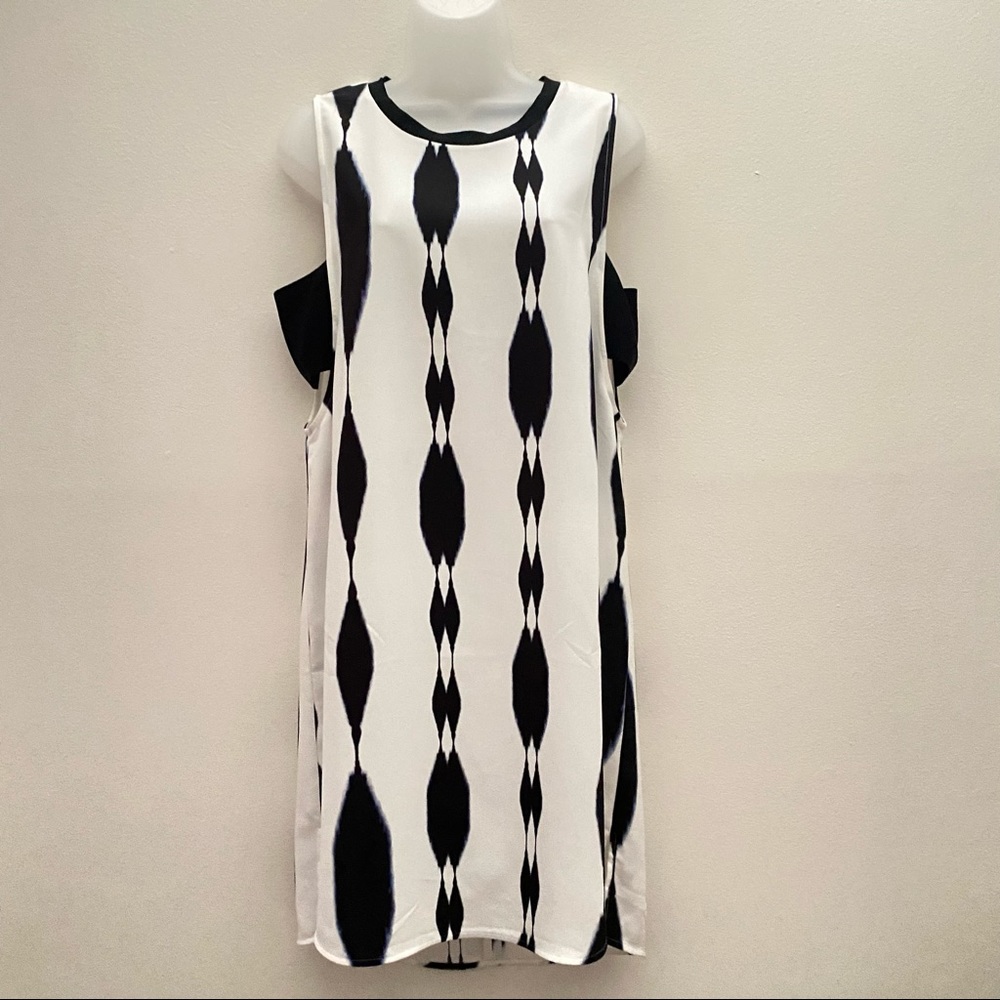 (R) NWT Trouve Sleeveless Hi-Lo Dress Side Cutouts Size L Ivory Inkblot